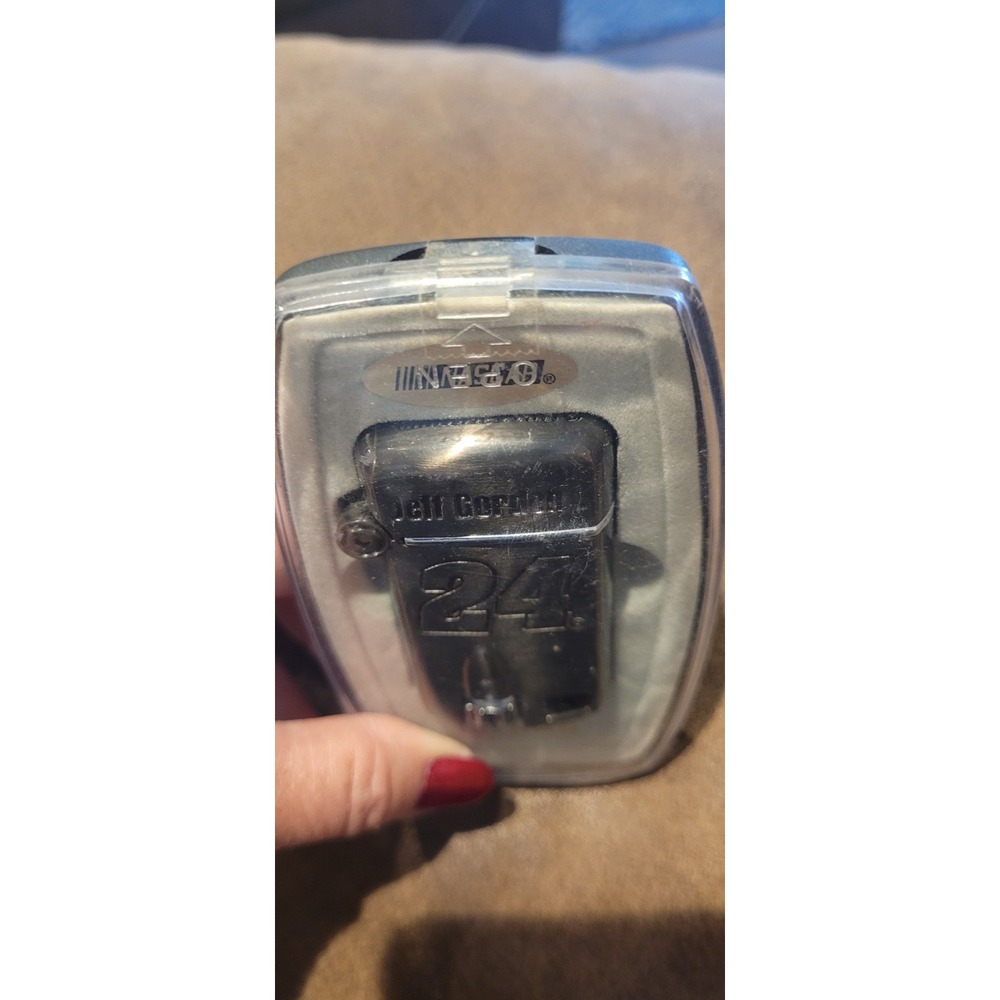 Vintage 2001 Jeff Gordon NASCAR Officially Licensed Butane Lighter With Case - Picture 5 of 6